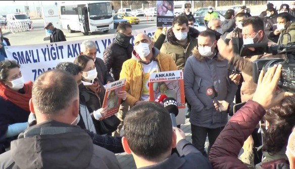 SMA Hastalarının Yakınları Sağlık Bakanlığı Önünde Toplandı