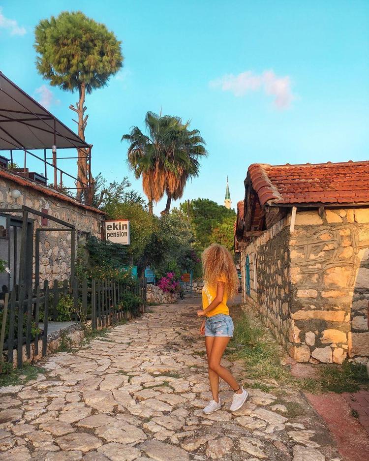 Tam Zamanlı Gezgin Olmanın Hikayesi: Özlem Keşifte