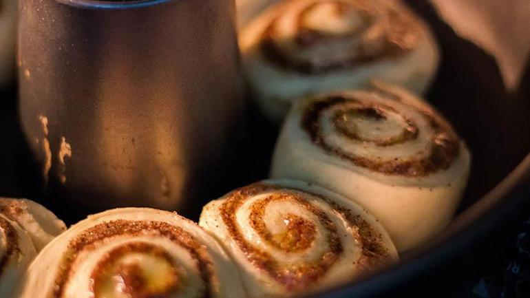Tarçınlı Rulo (Cinnamon Rolls) Tarifi