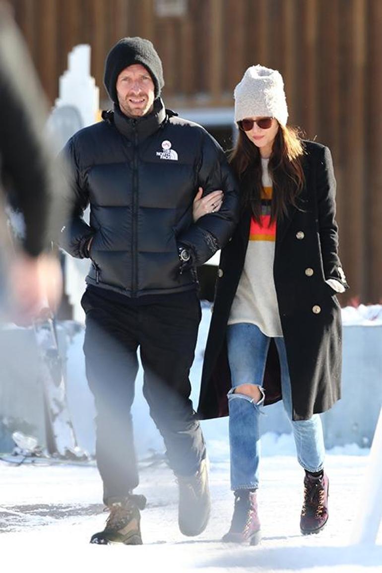 Chris Martin ve Dakota Johnson'ın Hindistan Seyahati: Ayrılık İddialarını Aştılar