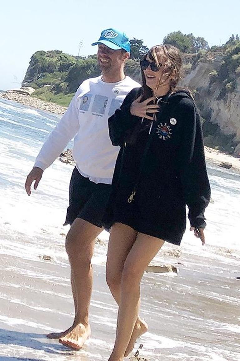 Chris Martin ve Dakota Johnson'ın Hindistan Seyahati: Ayrılık İddialarını Aştılar