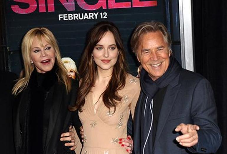 Chris Martin ve Dakota Johnson'ın Hindistan Seyahati: Ayrılık İddialarını Aştılar