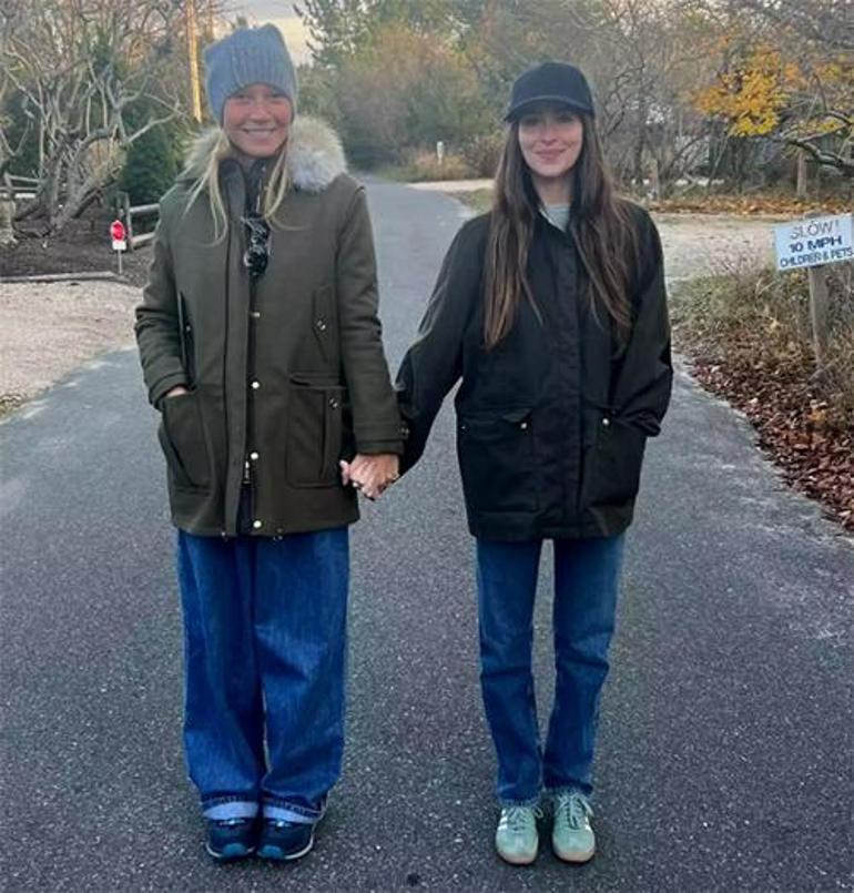 Chris Martin ve Dakota Johnson'ın Hindistan Seyahati: Ayrılık İddialarını Aştılar