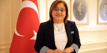 fatma-sahin-kendi-halkina-cok-gordugu-halilari-emevi-camiine-gonderecek-2K8lUd8L.jpg