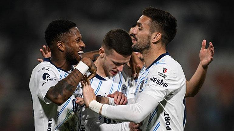 Fenerbahçe, Adana Demirspor'u 4-0 Geçti