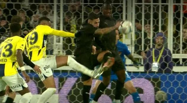 Fenerbahçe - Hatayspor Maçındaki Hakem Kararları ve Değerlendirmeler