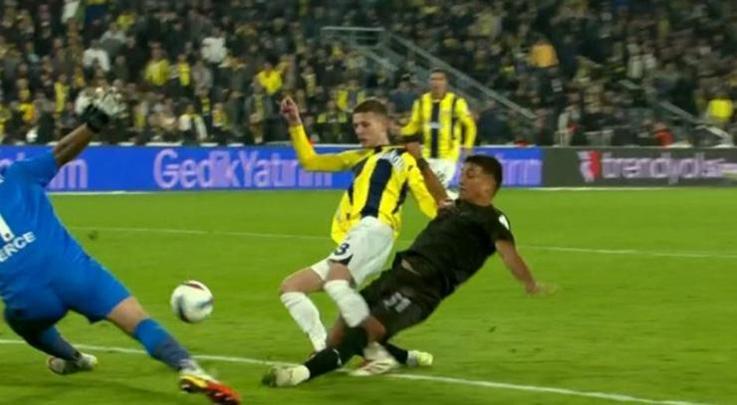 Fenerbahçe - Hatayspor Maçındaki Hakem Kararları ve Değerlendirmeler