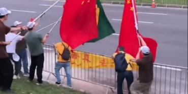 g20-tepesine-cinden-gelip-brezilyalilara-mudahale-ettiler-polis-ne-yapacagini-bilemedi-IwVt7S2i.jpg