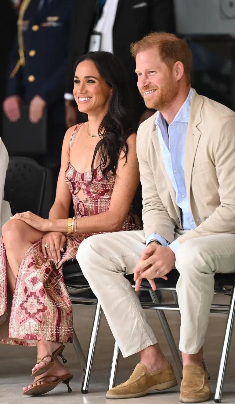 Harry ve Meghan'ın Yeni Yıl Mesajı ve Sosyal Medyaya Dönüşü