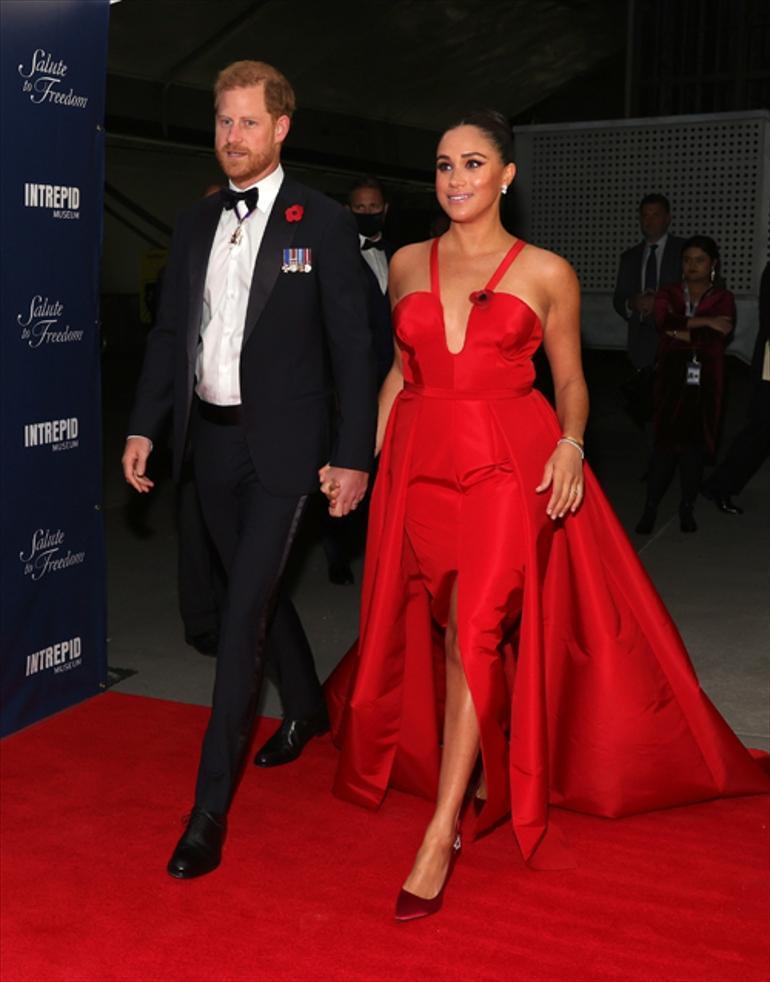 Harry ve Meghan'ın Yeni Yıl Mesajı ve Sosyal Medyaya Dönüşü