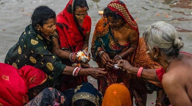 Hindistan'da Maha Kumbh Mela Festivali'nde İzdiham ve Can Kaybı