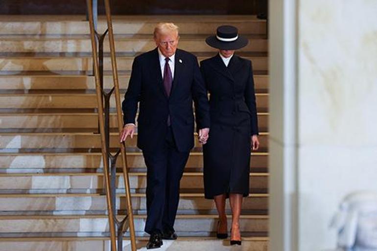 Ivanka Trump'ın Dikkat Çeken Şıklığı: Etkinliklerdeki Zarif Kıyafet Seçimleri