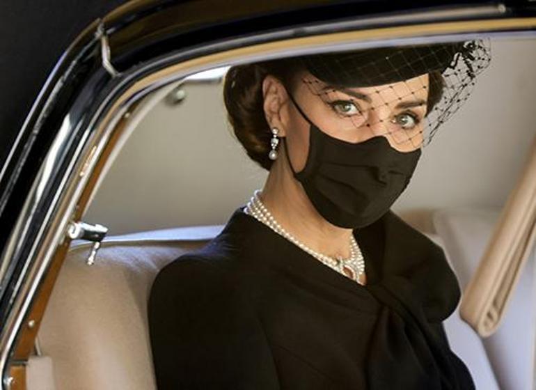 Kate Middleton'ın Yas Geleneği ve İnci Takıları