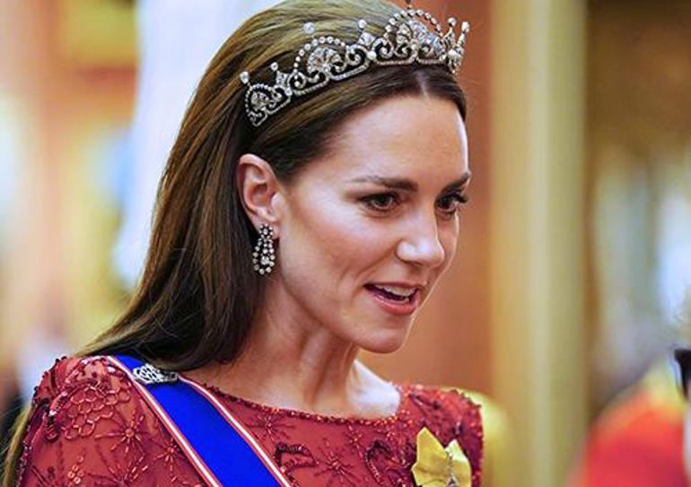 Kate Middleton'un Geri Dönüşü ve İncilerle Dolu Geçmişi