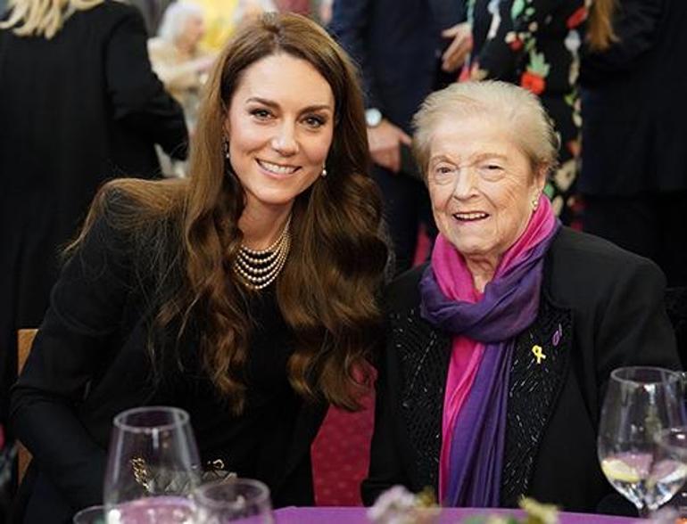 Kate Middleton'un Geri Dönüşü ve İncilerle Dolu Geçmişi