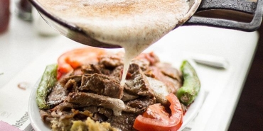 kebapci-iskender-efsanesi-artik-istanbulda-iskender-kebap-nasil-ortaya-cikti-qrhEkSOn.jpg