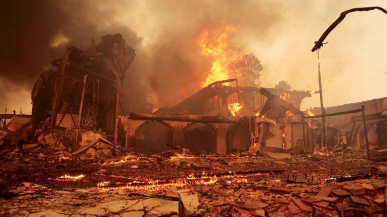 Los Angeles'taki Yangın Felaketi: Ünlüler ve Tahliyeler