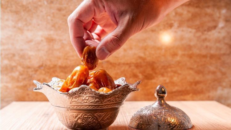 Miraç Kandili Orucu Farz Mıdır?