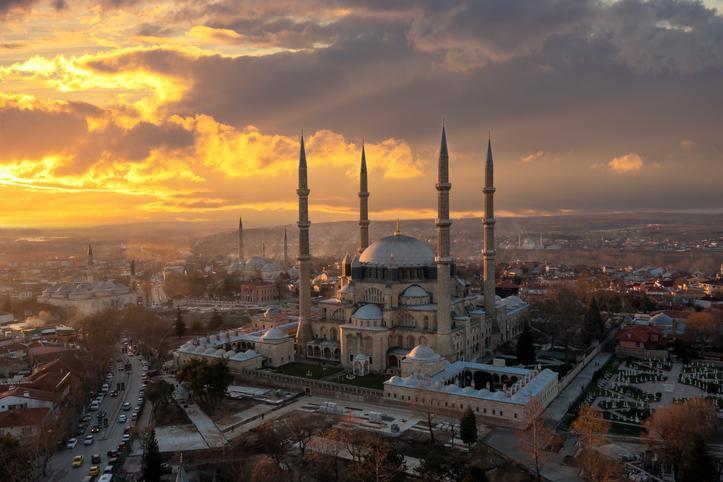 Regaip Kandili Nedir, Ne Zaman Kutlanır ve İbadetleri Nelerdir?