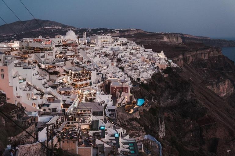 Ege Denizi'nde Santorini Adası'ndaki Deprem Fırtınası