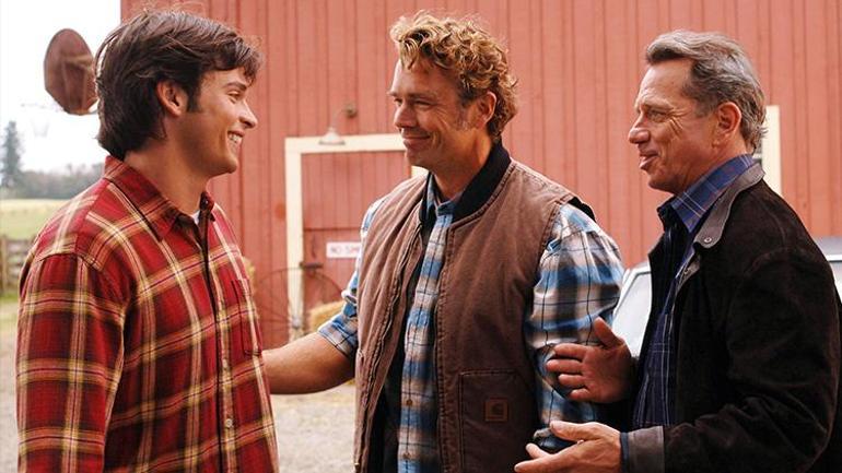 Smallville: Kırmızılı Pelerinli Kahramanın Laneti
