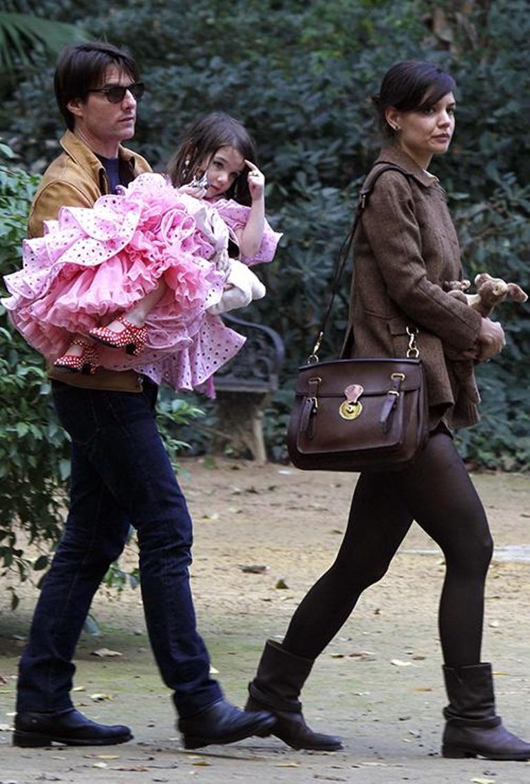 Suri Cruise'un Büyüme Hikayesi: Anne ve Babasıyla İlişkisi