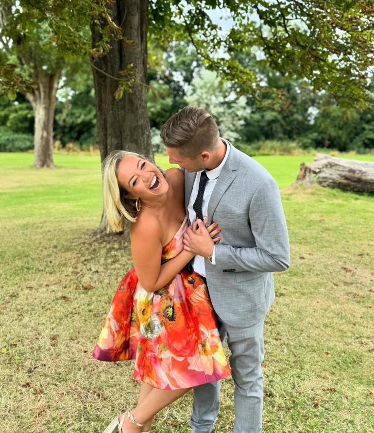 Tom Parker ve Kelsey Parker: Aşk, Kaybetme ve Yeniden Başlama Hikayesi