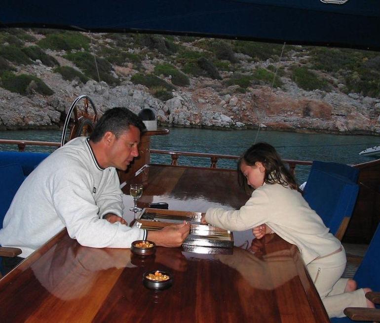 ANNESİNE BENZİYOR