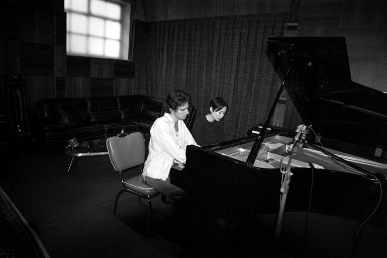 Dokunaklı Düet: Tamino ve Mitski'den 'Sanctuary'