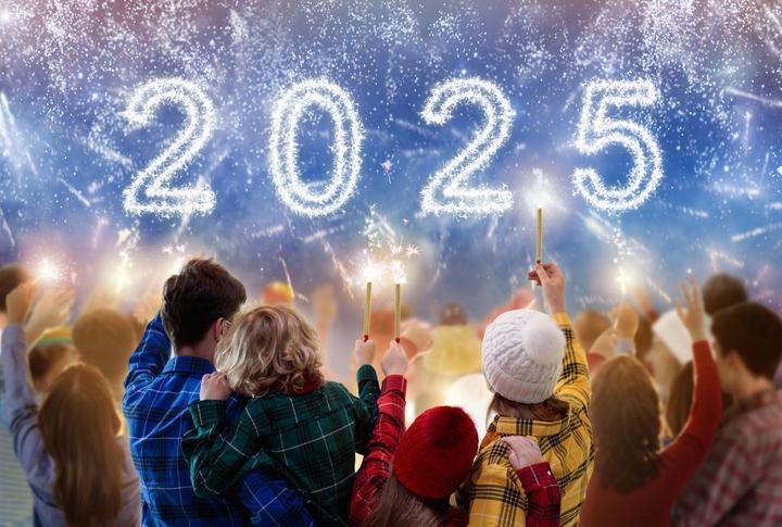 Yılbaşı Mesajları 2025: Sevgiliye, Arkadaşa ve Aileye Özel Paylaşımlar