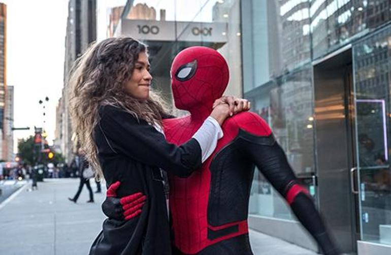 Zendaya ve Tom Holland'ın Nişan Töreni: Aşkları ve Geleneksel Değerler